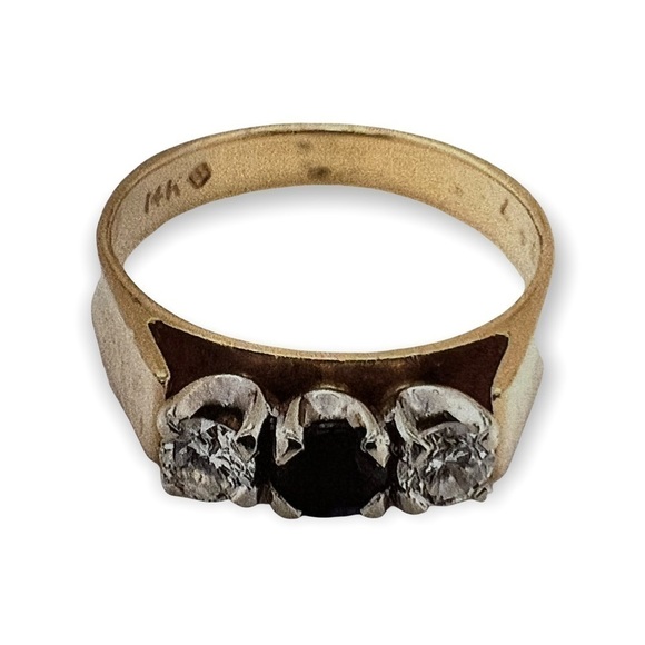 𝅺YELLOW And White Gold Diamond And Sapphire Ring. - Picture 4 of 5